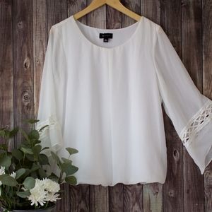 ⚡️NWOT✨ Bell-Sleeve Blouse